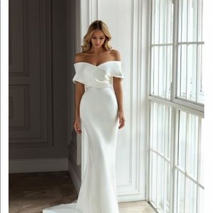 Brand new wedding dress! . Bust is 44 1/2 , waist is 37 1/2 and hips 48 1/2